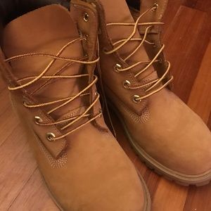 Like-new Timberland boots size 7